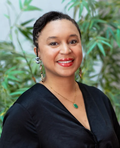 Mikayla Smith, Agent